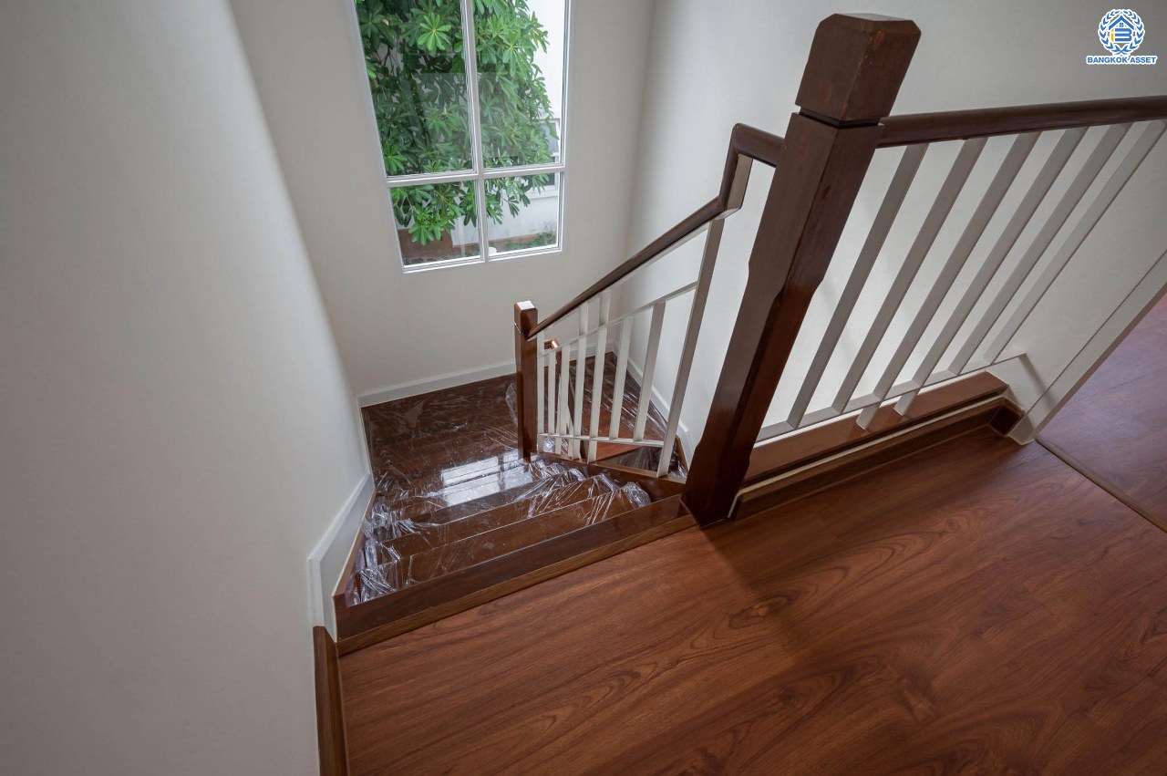 บ้านมือสองตกแต่งใหม่ โครงการ ชวนชื่นโมดัส ราชพฤกษ์-ท่าอิฐ เนื้อที่กว่า 57.8 ตร.ว. พร้อมฟังก์ชัน 3 ห้องนอน 2 ห้องน้ำ จอดรถได้ 2 คัน บนทำเลศักยภาพ เชื่อมต่อถนนรัตนาธิเบศร์ และถนนราชพฤกษ์ ทำเลใจกลาง 2 เซ็นทรัล ใกล้รถไฟฟ้า "สถานีบางรักน้อยท่าอิฐ"